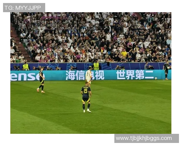 昔日足球传奇重聚一堂 再续绿茵激情与荣耀